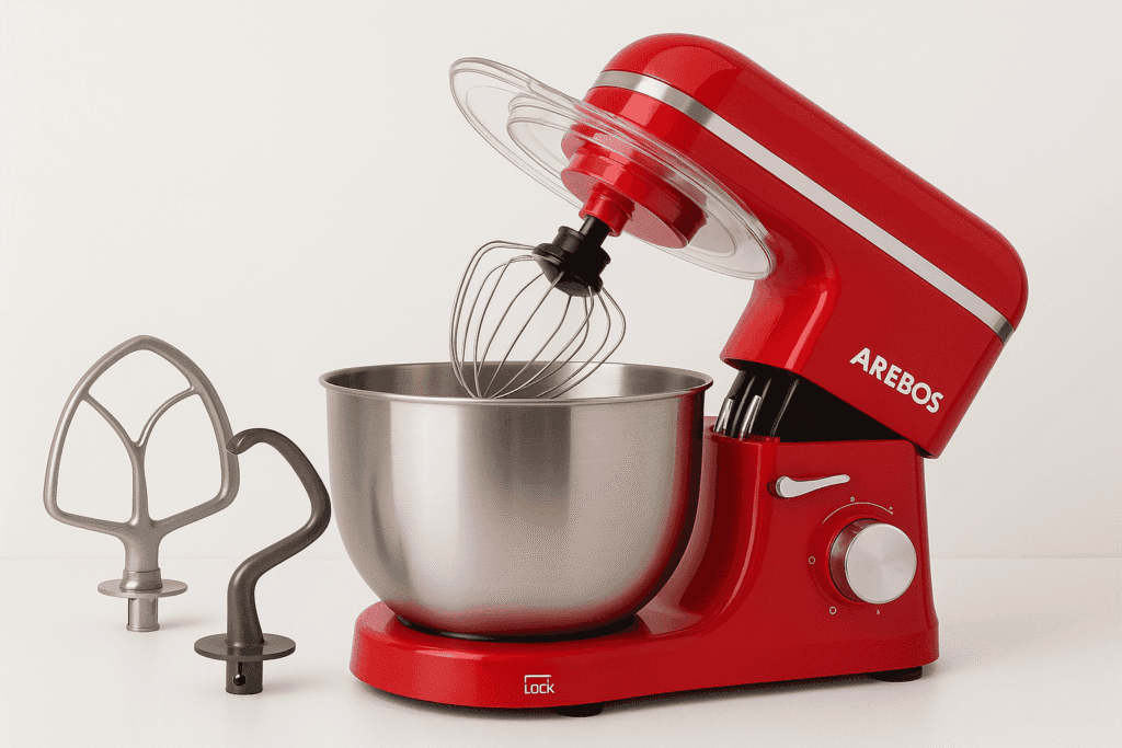 Onderdelen van de Arebos keukenmachine: garde, klopper, deeghaak en spatscherm