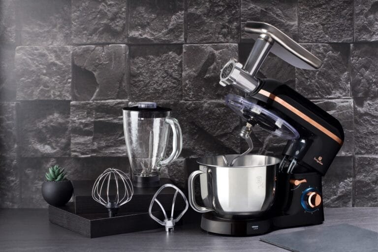 Berlinger Haus BH-9269 keukenmachine in Black Rose design tijdens professionele prestatie test in moderne keuken setting